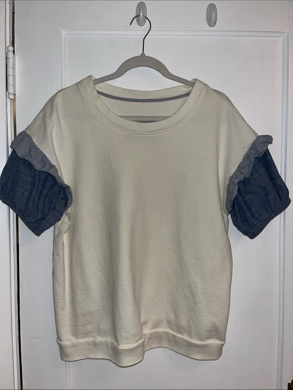 Cream Short-Sleeve Sweatshirt with Blue Puff Sleeves